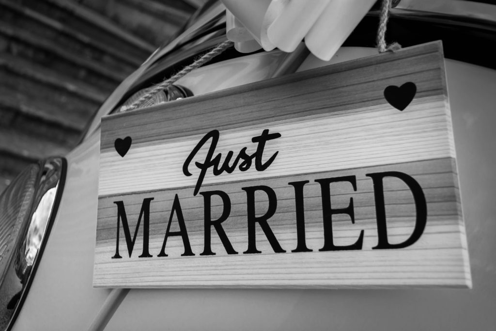 Нужно ли менять загранпаспорт после замужества и как это сделать